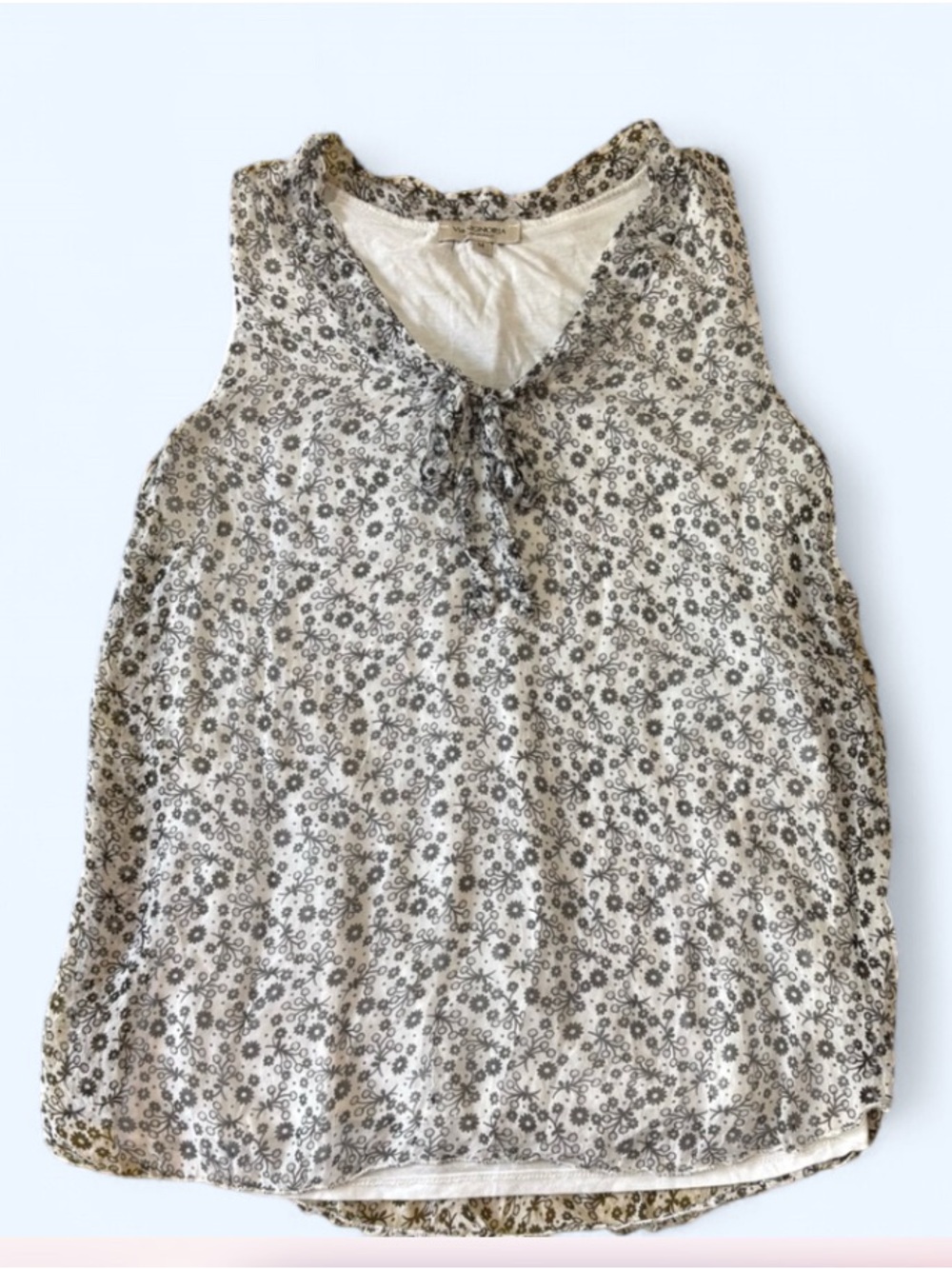 Chic Floral Sleeveless Top - White and Black
(0148)